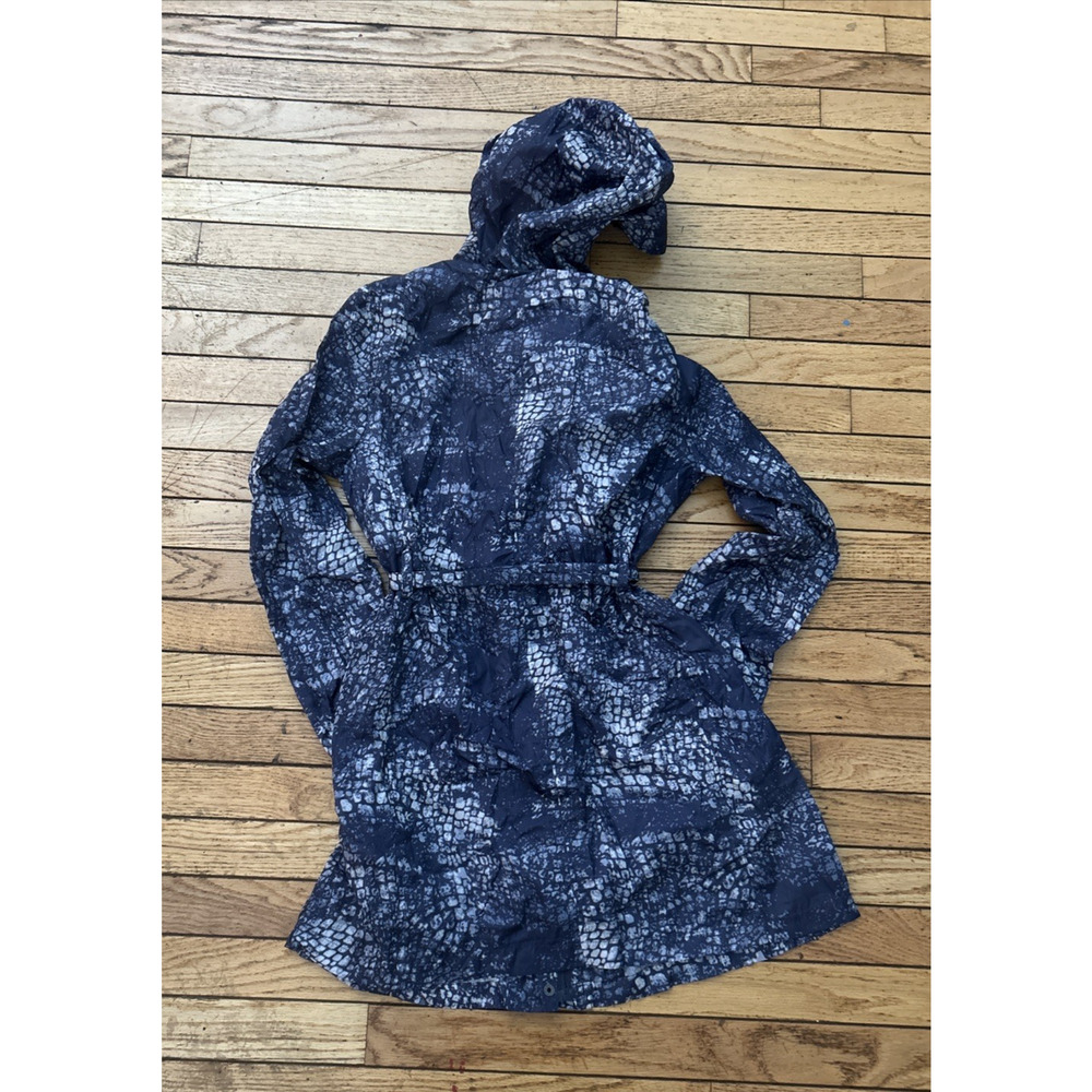 Women’s Collection By Bernardo Blue Lightweight Belted Rain Jacket Size Medium - Picture 6 of 7